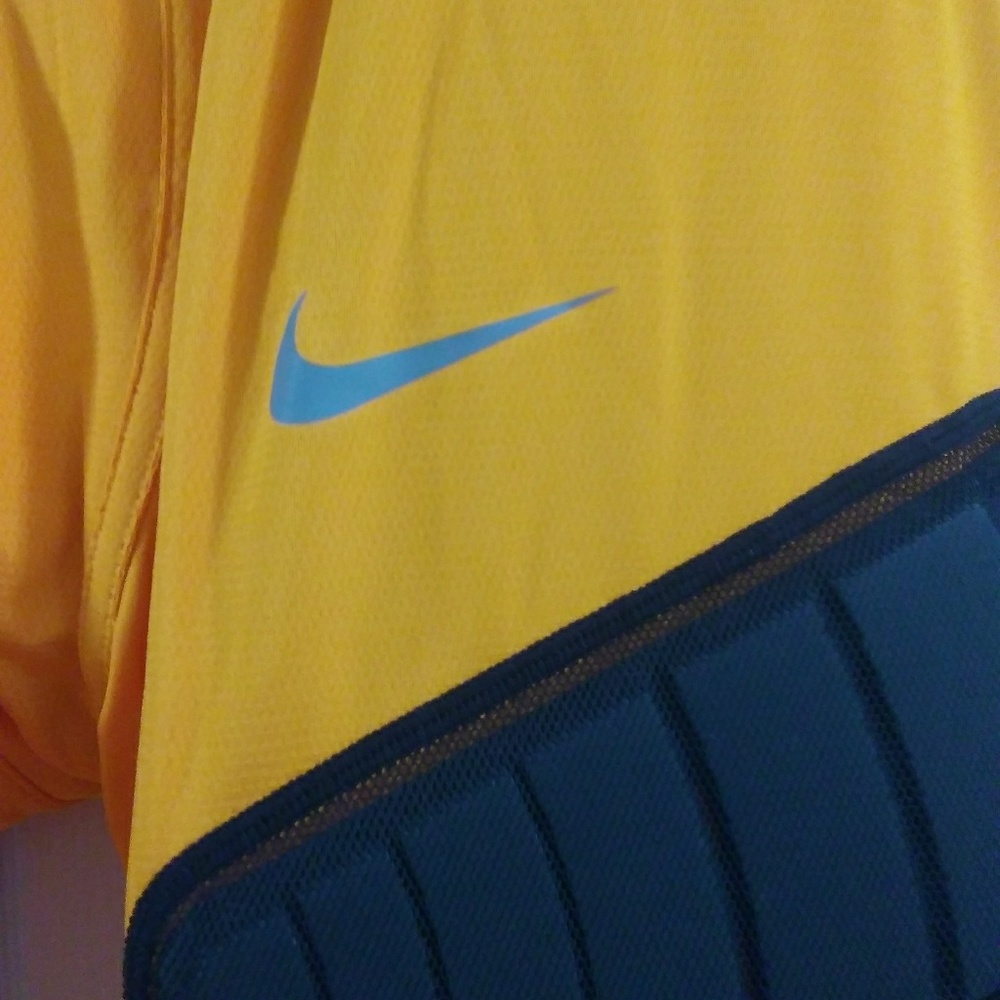 Nike Pro - Picture 2 of 6